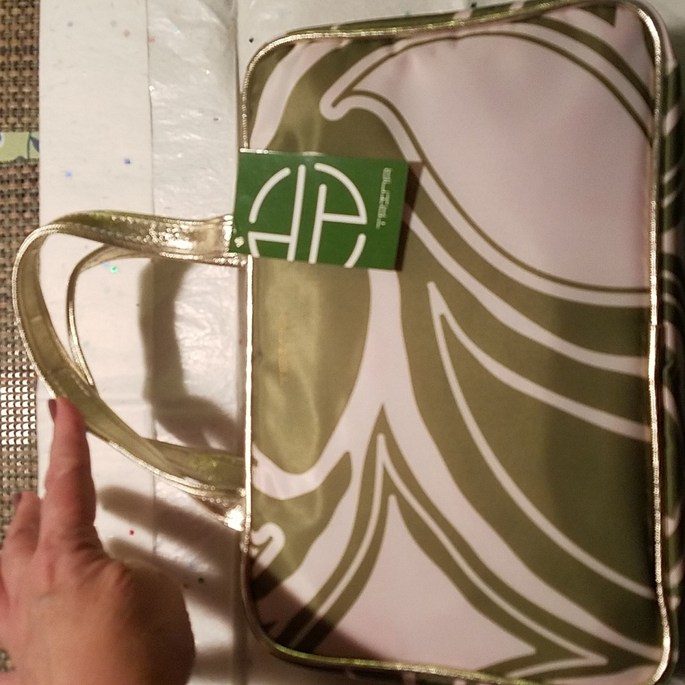 NWT TRINA TRAVEL MAKEUP CASE